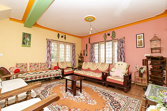 Spacious lobby lounge at Saboath Homestay